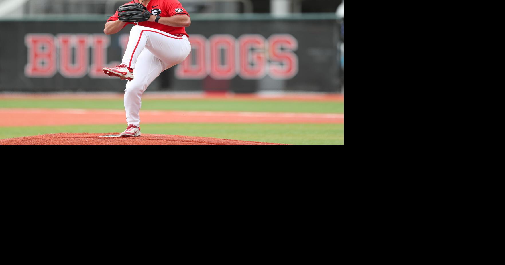 Texas rallies past Georgia 7-4, clinches series