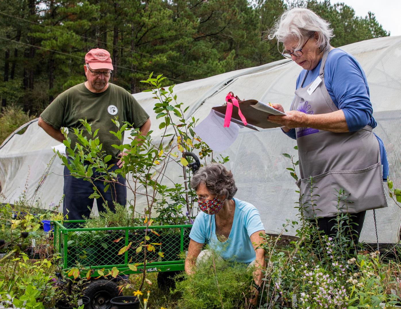 201008_JAG_10NativePlantSale_017.jpg