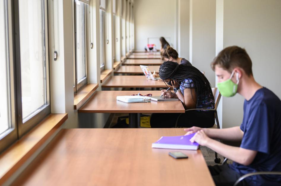 Uga Adds Mandatory Zoom Waiting Room For Non Uga Emails To Reduce Zoombombing Uganews Redandblack Com