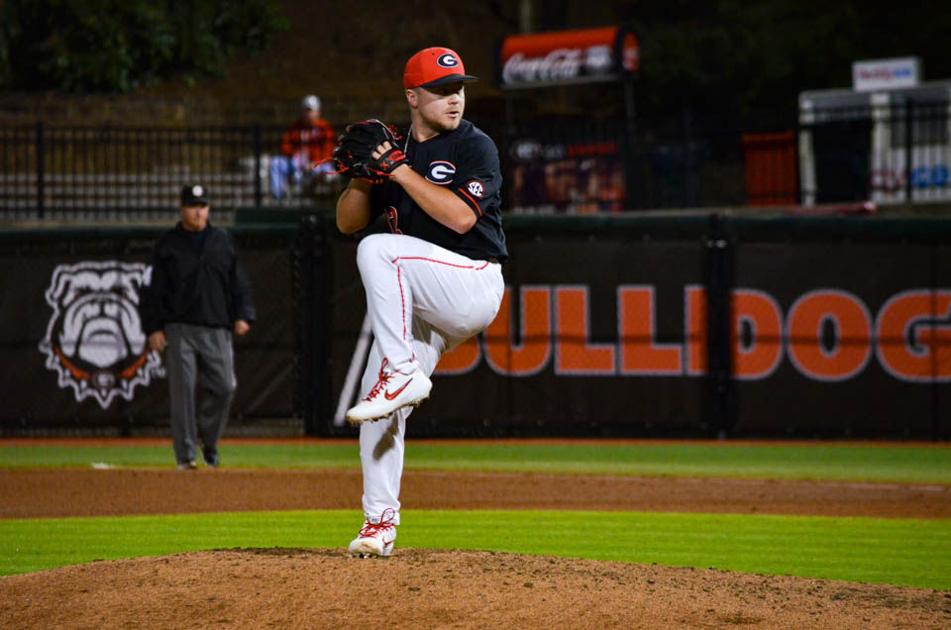 baseball clinches another series victory with 42 win over