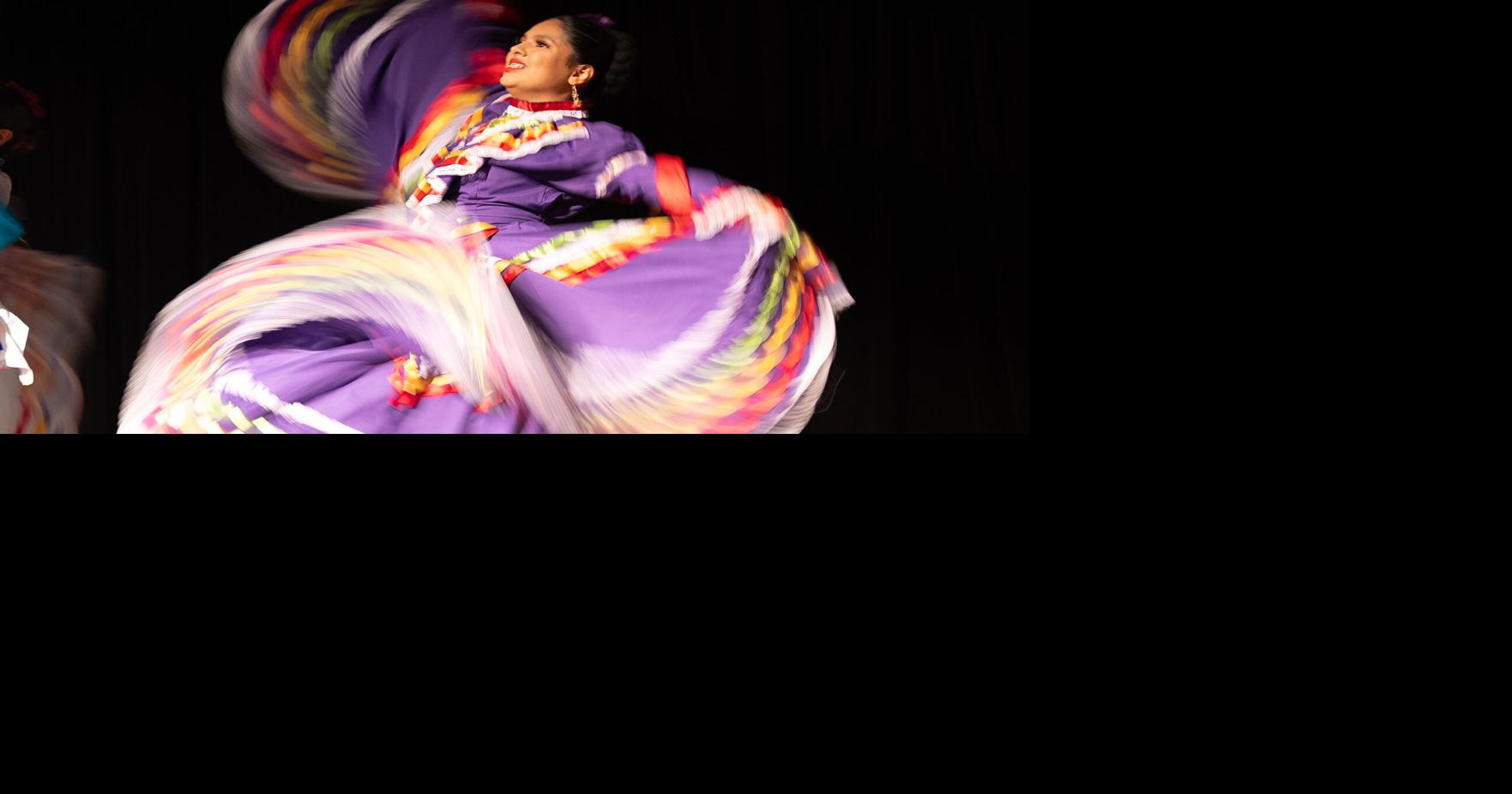 PHOTOS: Noche Latina | Multimedia | redandblack.com
