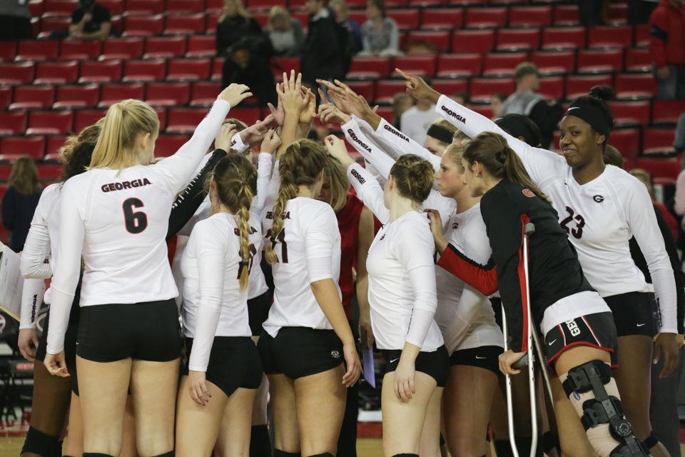 Volleyball utilizes rebuilding season to strengthen the chemistry of