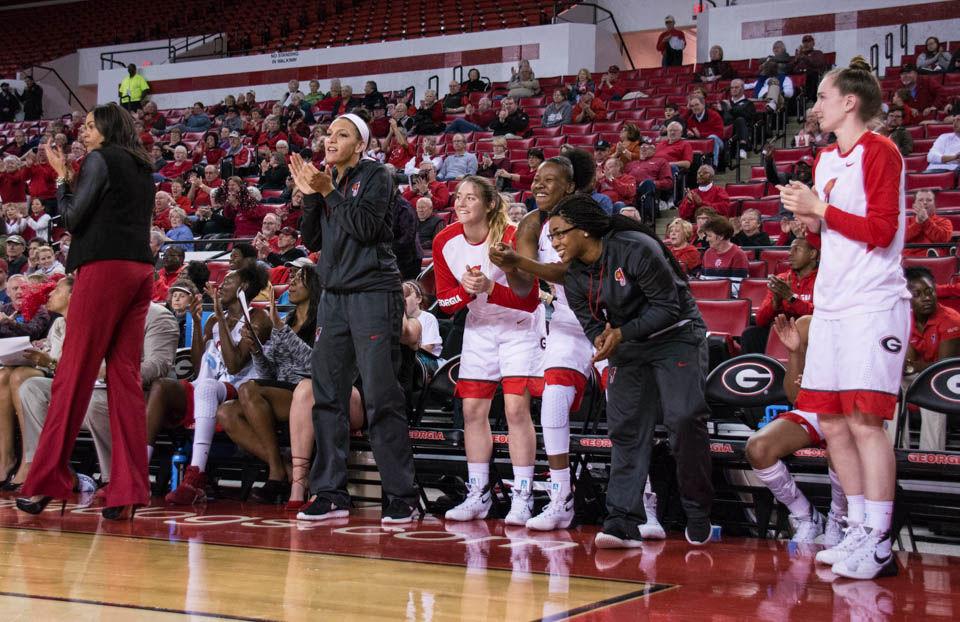 Former Georgia Women S Basketball Player Angel Robinson Signed By