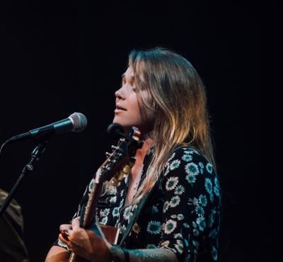 American idol crystal bowersox a lesbian American idol crystal bowersox a lesbian