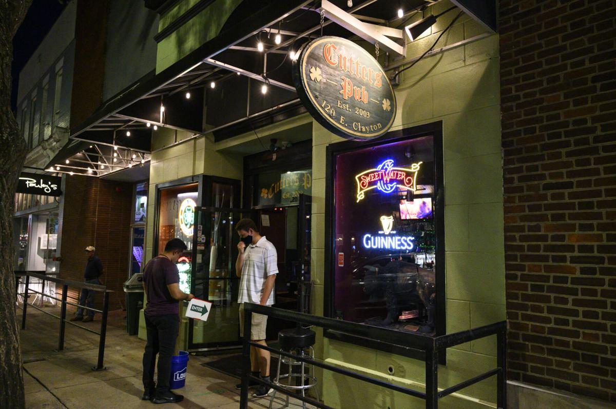 PHOTOS Returning students congregate in bars, desert others