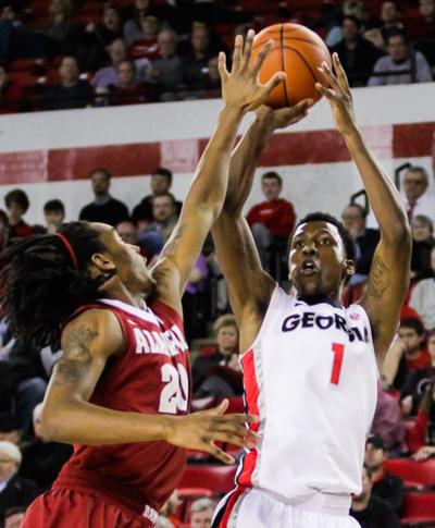 Men's basketball plays like its old self in loss to ...