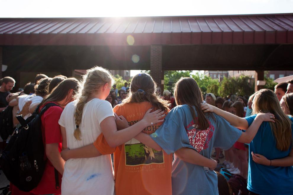 Hundreds gather in Tate Plaza to honor lives of 4 who died in car wreck
