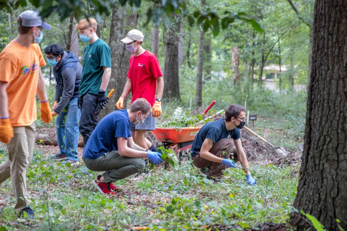 200829_SMH_DawgDayofService-22.jpg