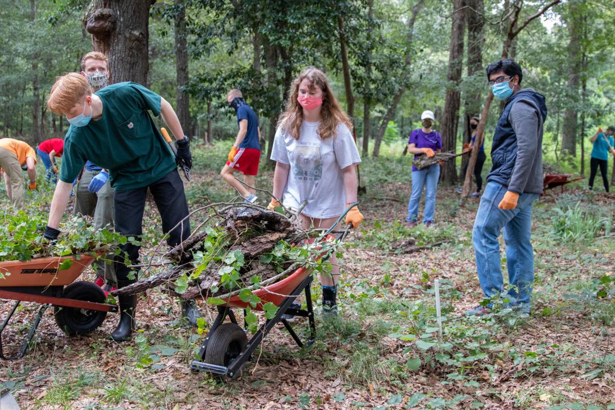 200829_SMH_DawgDayofService-24.jpg