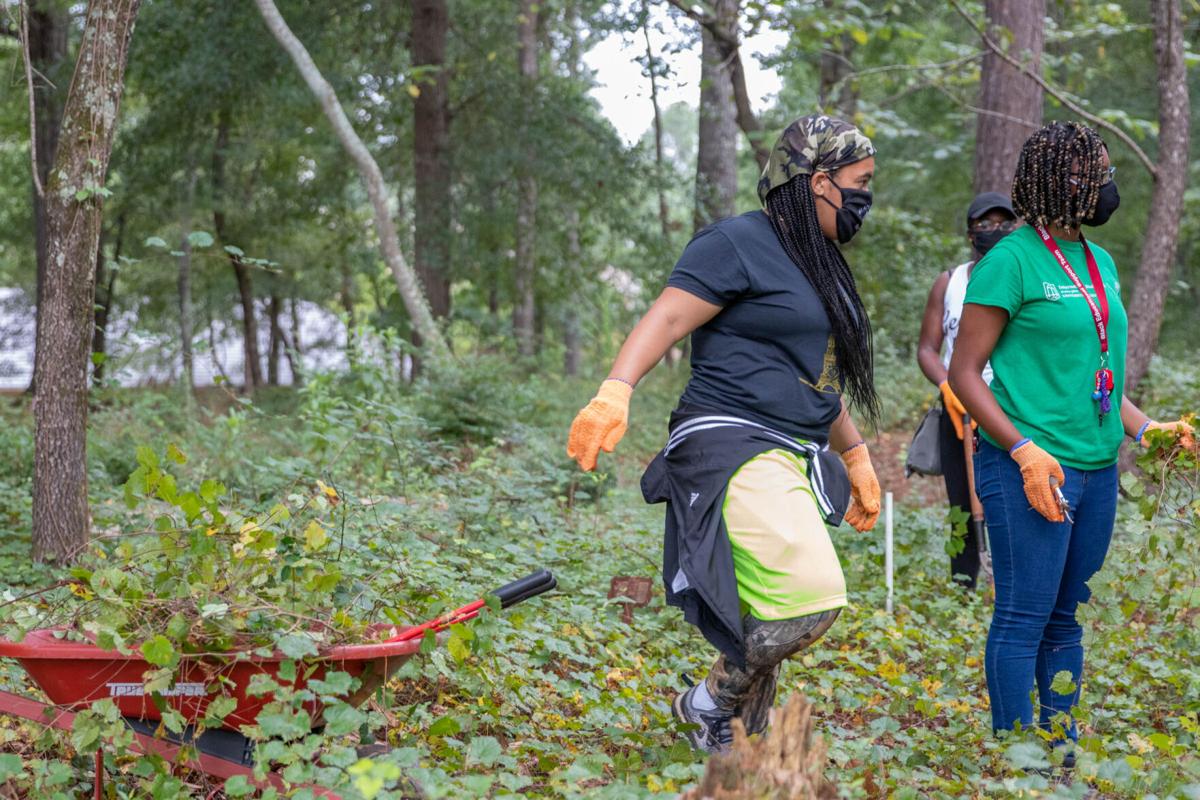 200829_SMH_DawgDayofService-25.jpg