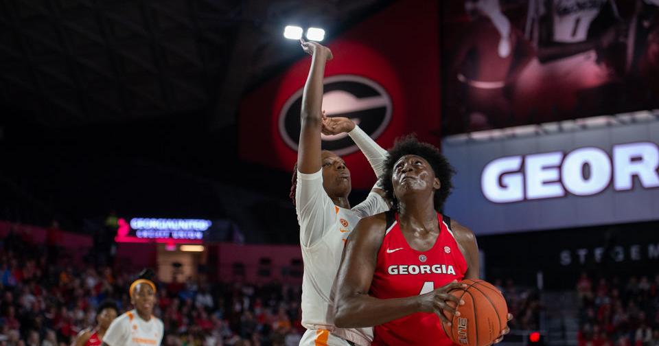 Revolving around Robinson Caliya Robinson’s strong play elevates Lady