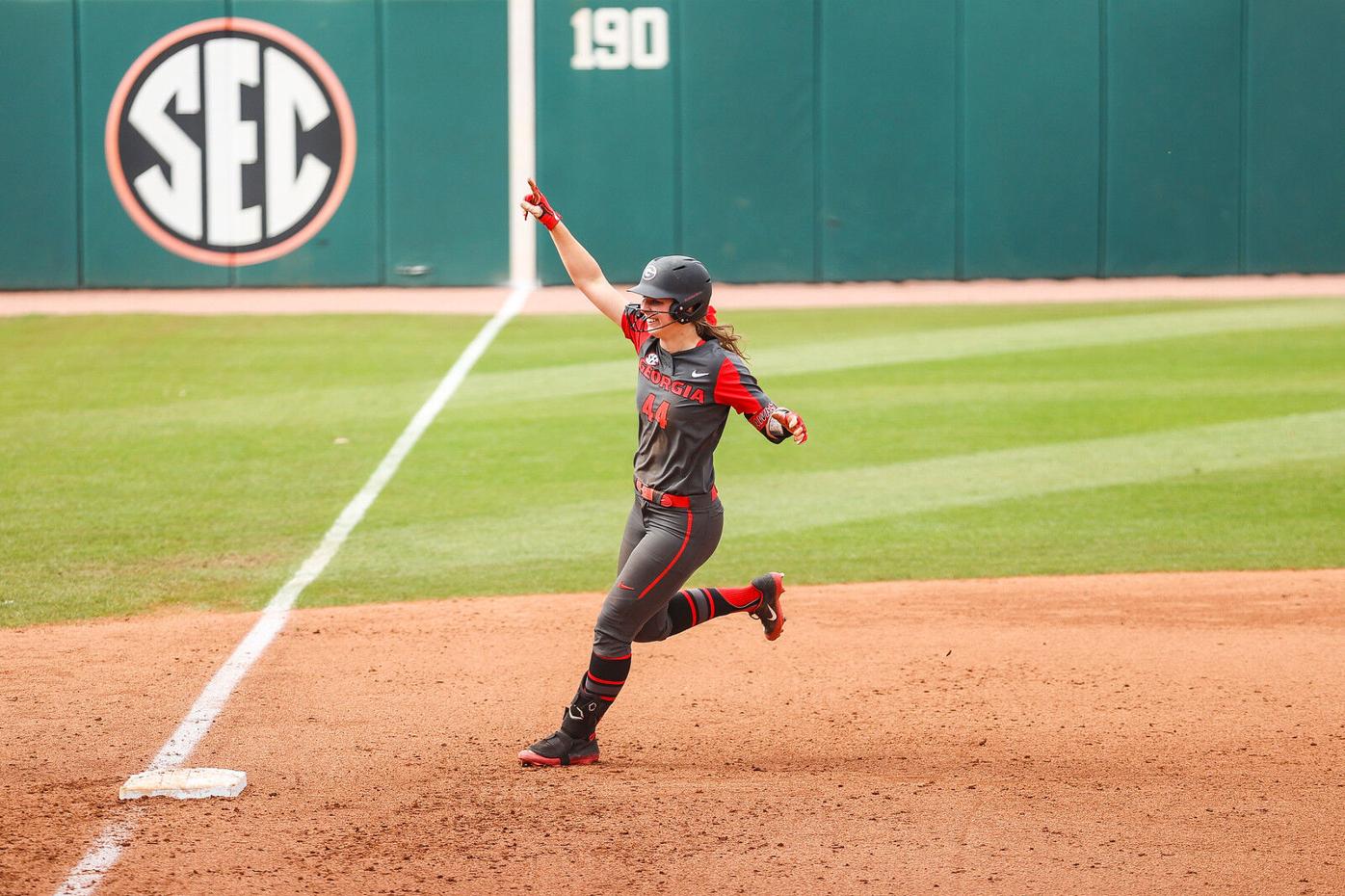 Georgia Softball Defeats Western Kentucky In Ncaa Regional Georgia Sports Redandblack Com