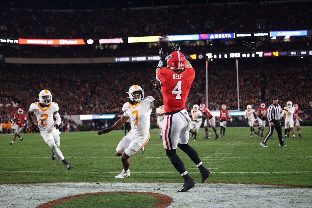 PHOTO vs. Tennessee, first half Multimedia