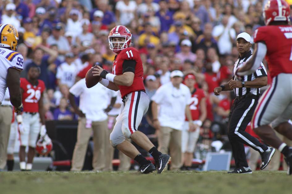 Ap Top 25 Georgia Moves Up Florida Cracks Top 10 Football