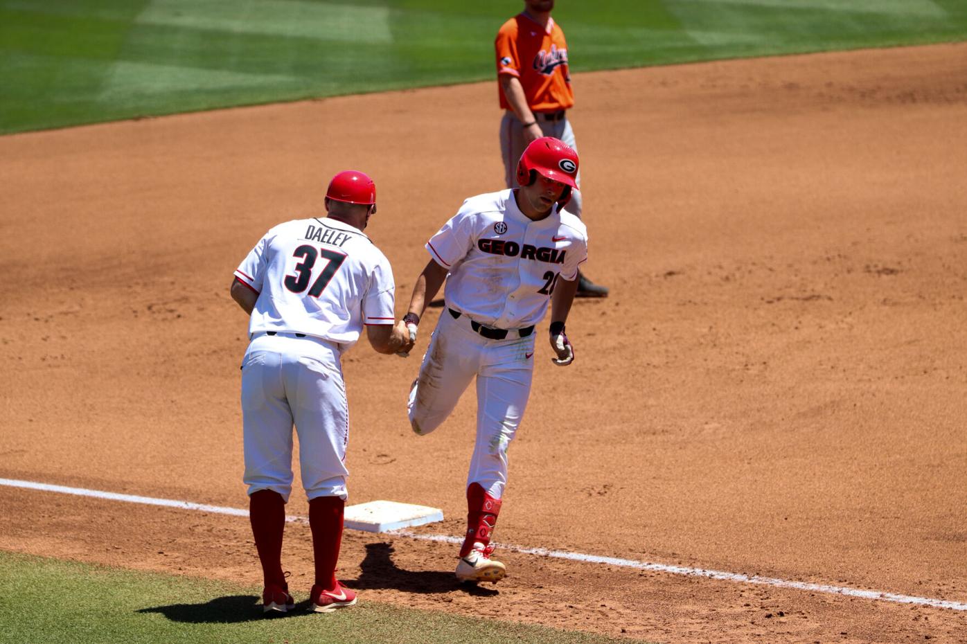 UGA baseball begins tough road stretch against top-ranked Arkansas