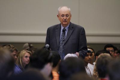 Author delivers lecture on how to become “the best college ...