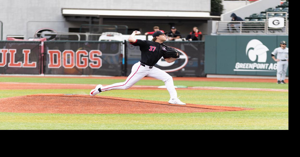 Georgia baseball defeats Queens 12-2 in rain-delayed series opener