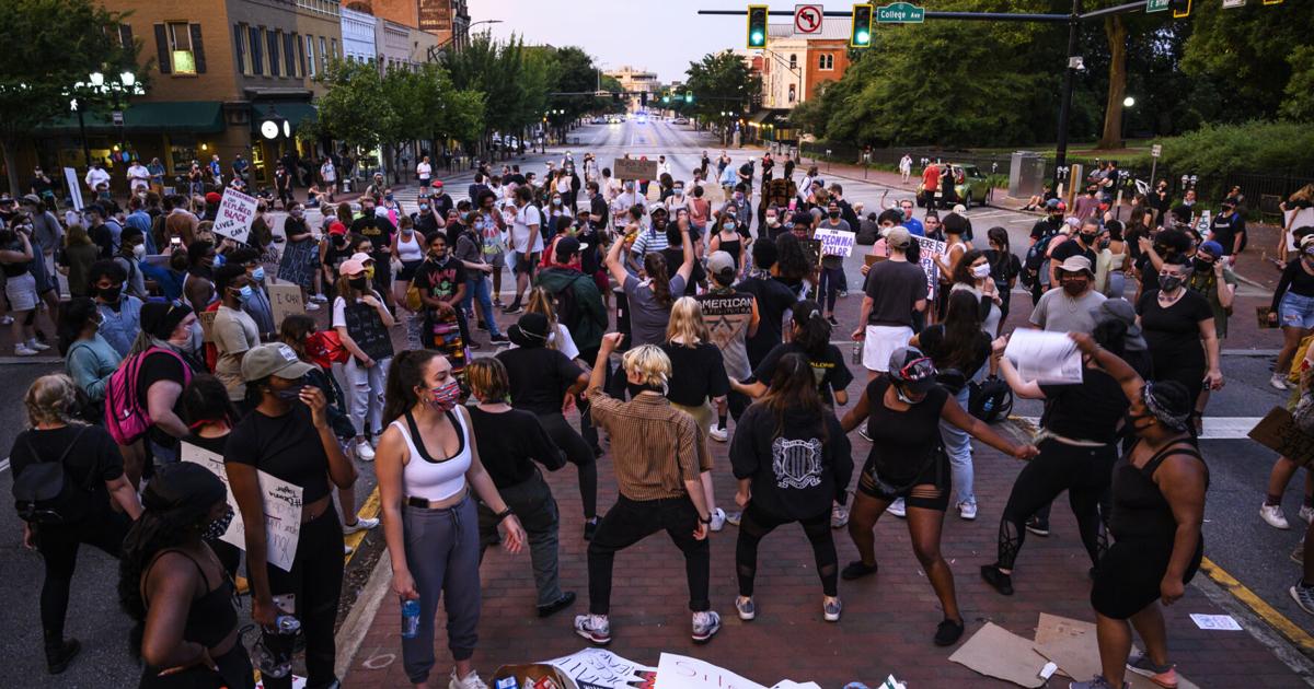 Protestand Rally As day turns to night, Saturday’s rally and protest end peacefully ...