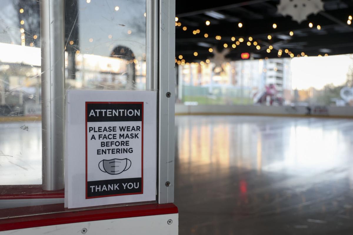 12082020_tmg_iceskating_007.jpg