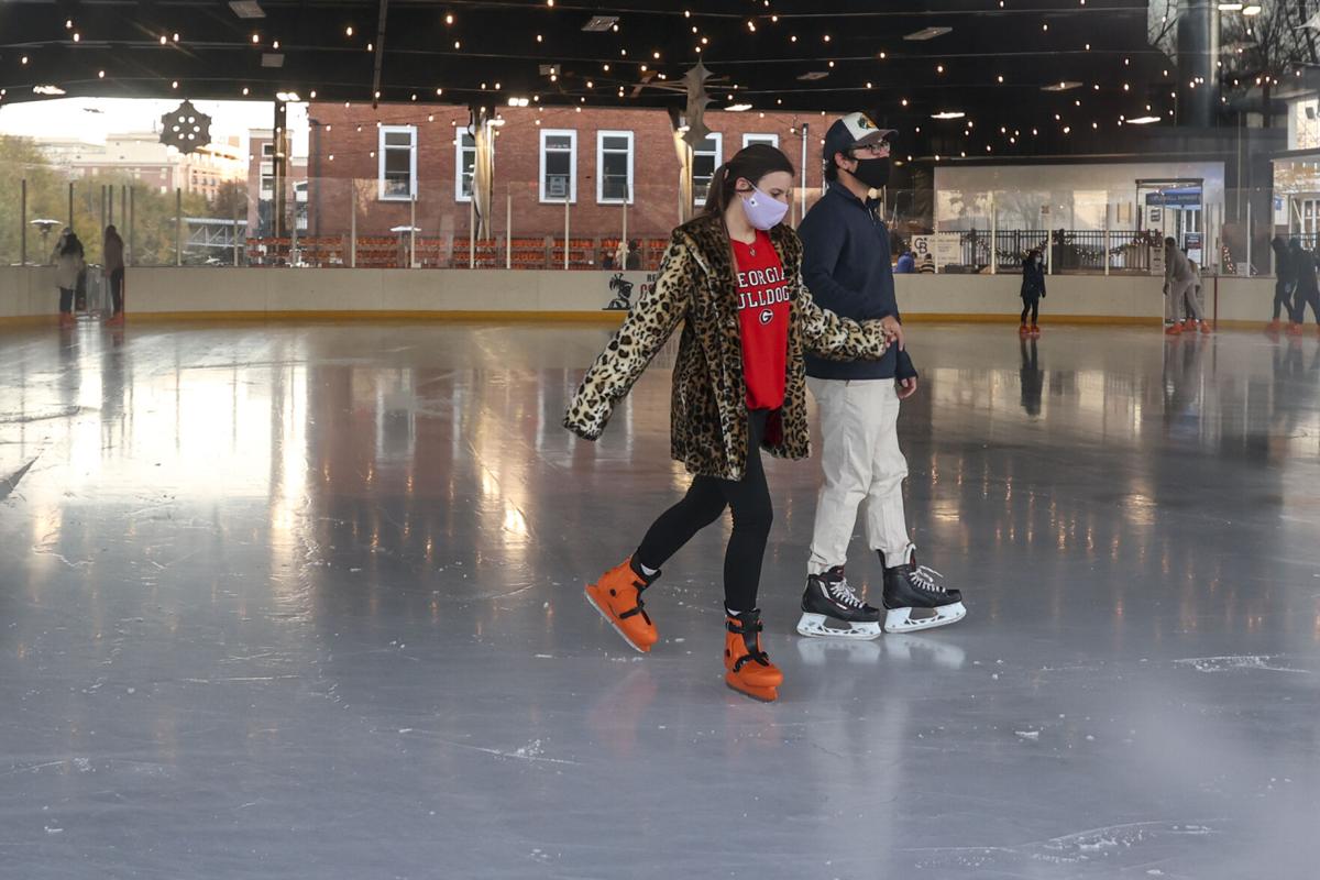 12082020_tmg_iceskating_013.jpg