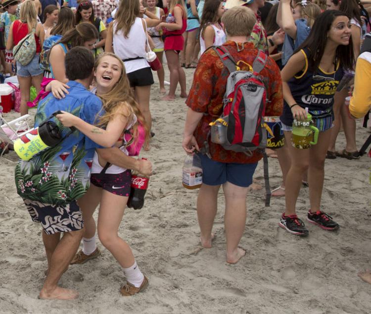 Students weigh in on trends of Frat Beach Arts & Culture
