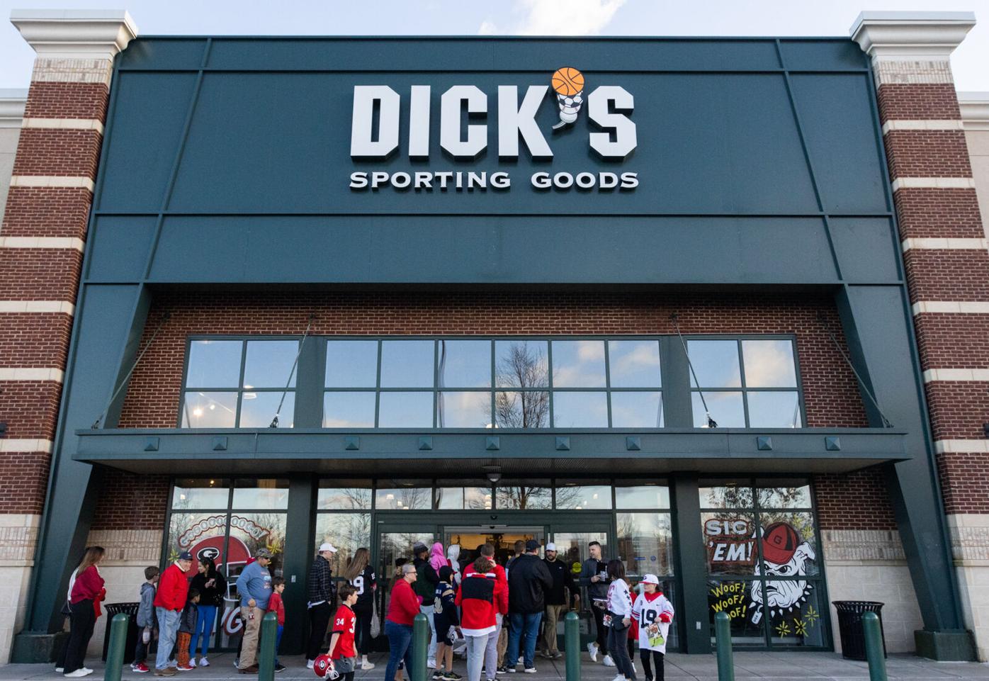 Dick's Sporting Goods opens early for eager fans to get Bruins gear