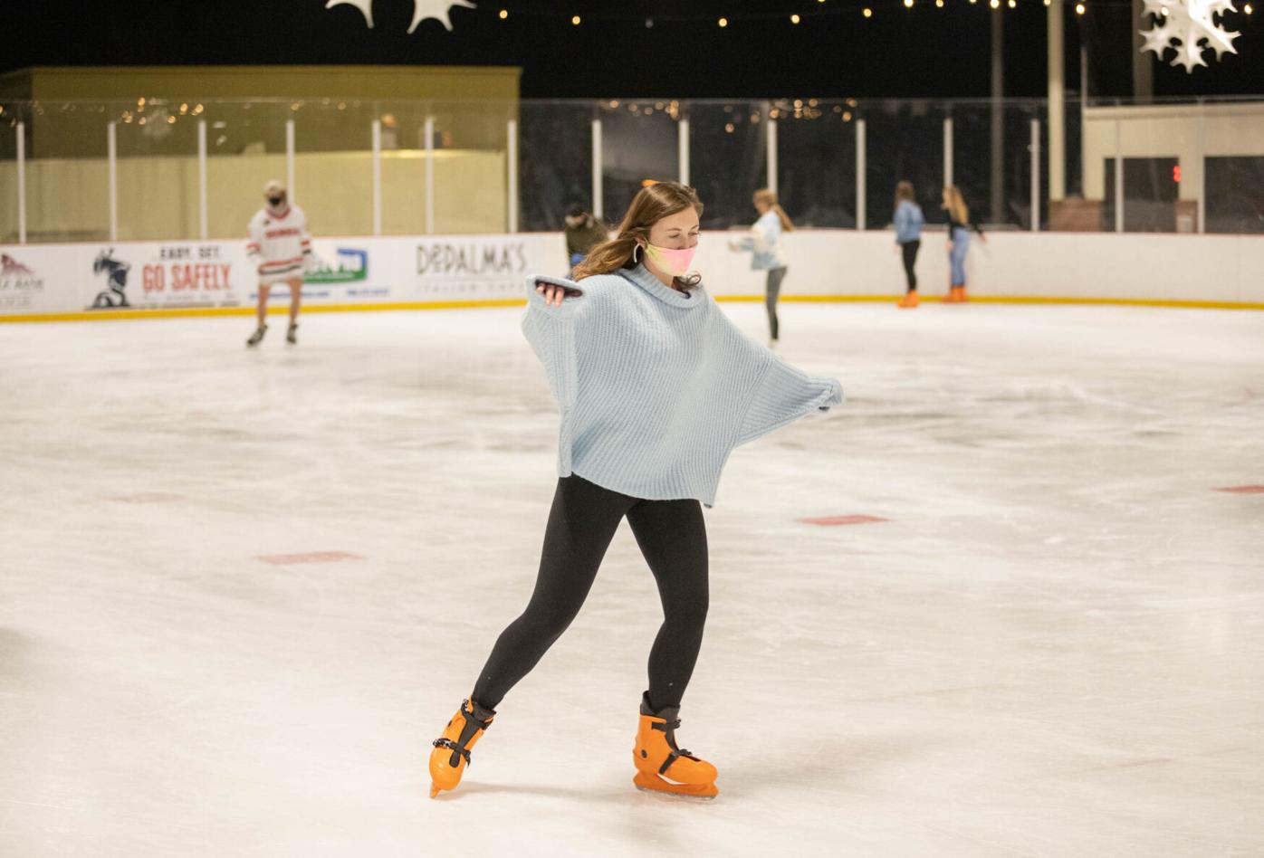 210204_ZJT_IceDawgsSkateNight_001.jpg