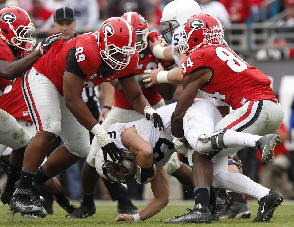 Former Georgia DE Travon Walker gives back to high school, UGA