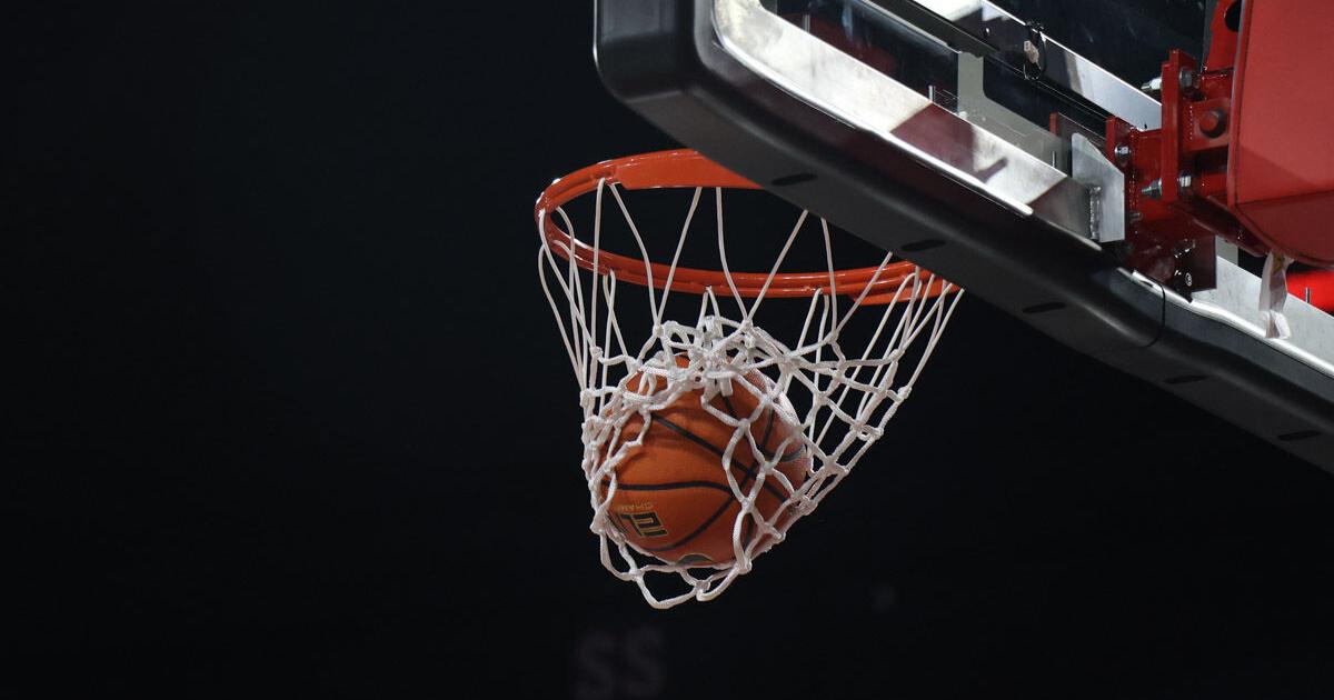 Former Georgia women’s basketball player Kara Braxton dies at 43