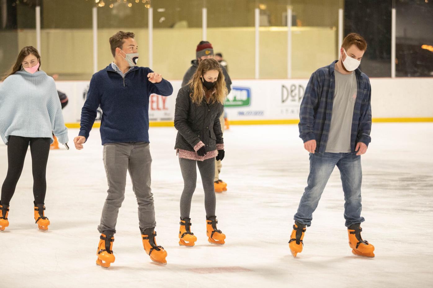 210204_ZJT_IceDawgsSkateNight_009.jpg