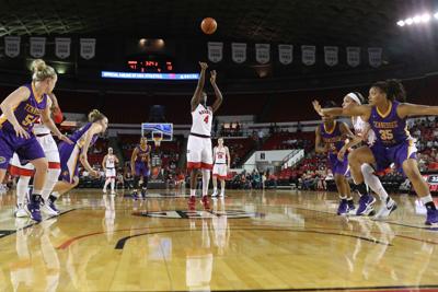 Women S Basketball Notebook Caliya Robinson S First Career Start