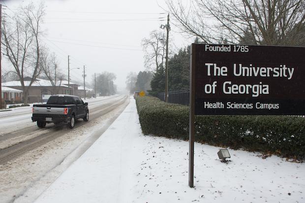 Athens Sees Light Snow Showers Uga Community Enjoys Winter Fun