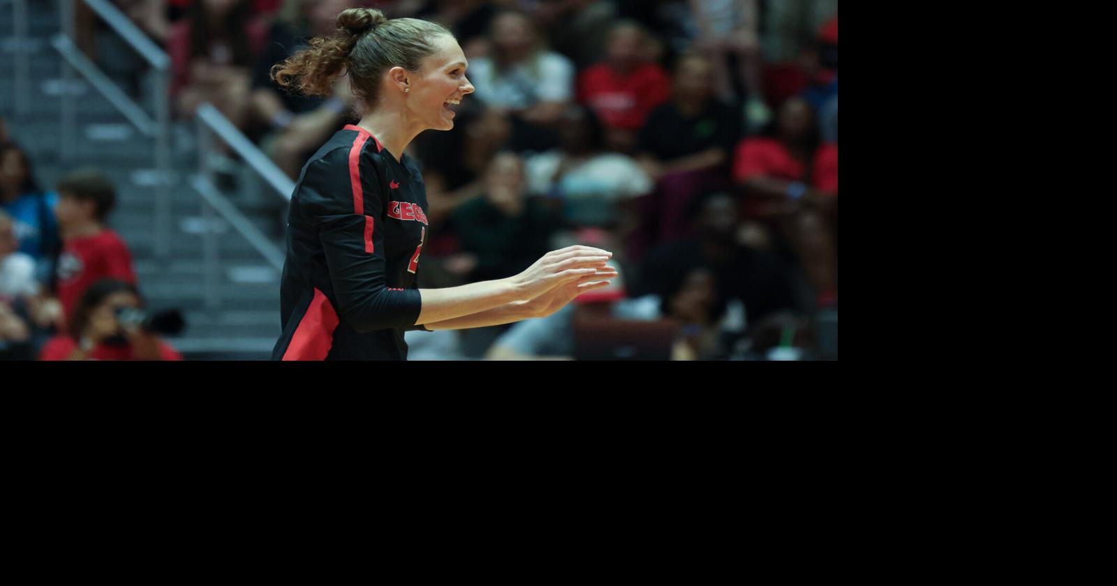 Georgia volleyball impresses in explosive tiebreak victory over Fresno ...