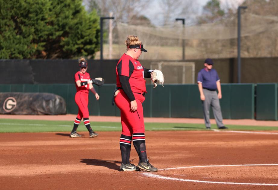 softball shuts out UNC Greensboro for 15th consecutive win