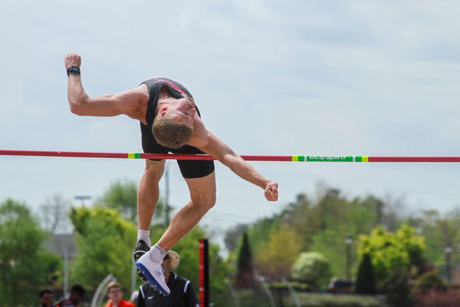 men's track and field extends lead to 16 points on second day