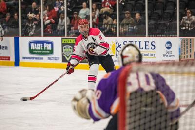 Ice Dawgs Cruise To Victory Over Clemson Sports