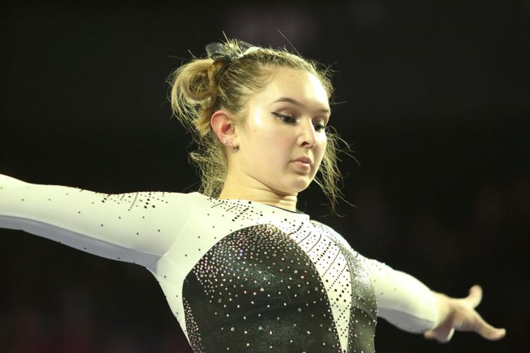 220121_JMW_gymdogsvUF_1829.jpg