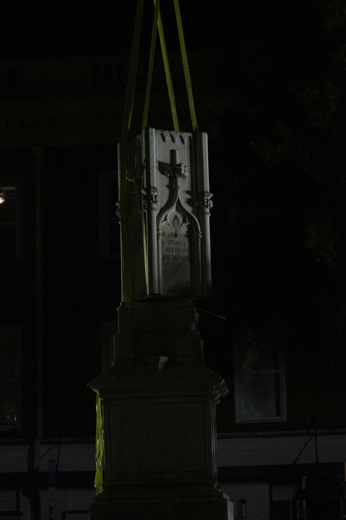 200810_ks_MonumentDismantling_0022.jpg