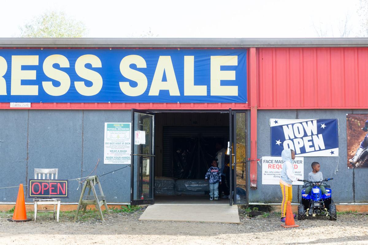 201121_MAC_JJfleamarket_003.jpg
