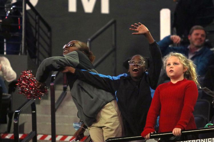 220121_JMW_gymdogsvUF_2524.jpg