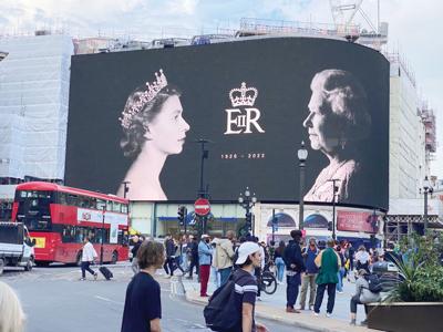 Tribute to Queen Elizabeth II at Piccadilly Circus