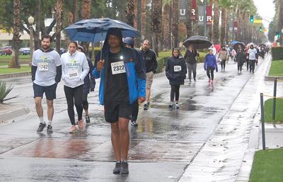 A little drizzle doesn't stop Redlands' turkey trotters ...