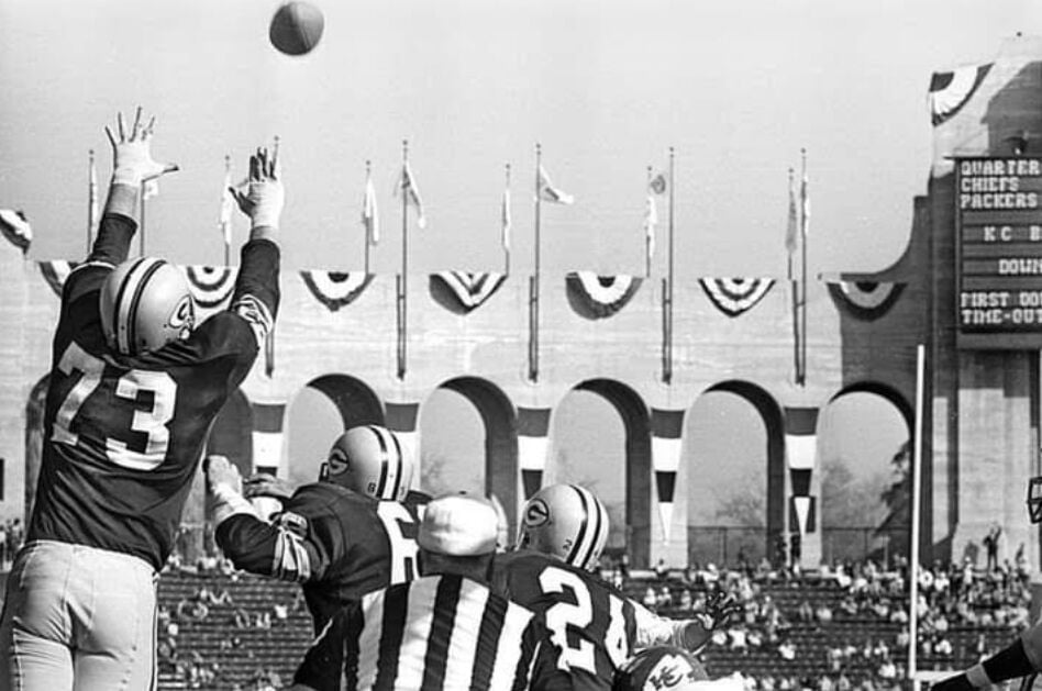 CIRCA 1960's: Quarterback Bart Starr of the Green Bay Packers tries