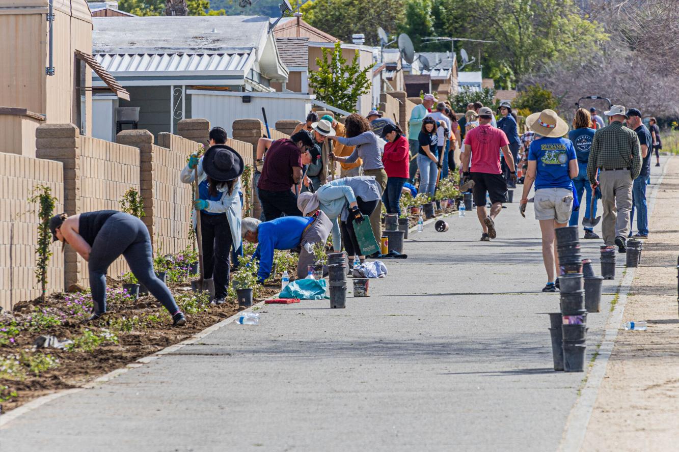 Redlands turns out for Day of Service Community