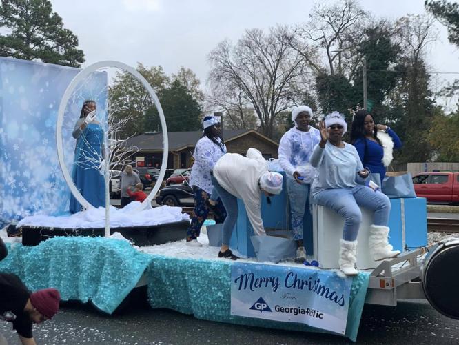 Mount Olive parade, tree lighting celebrate Christmas season Duplin
