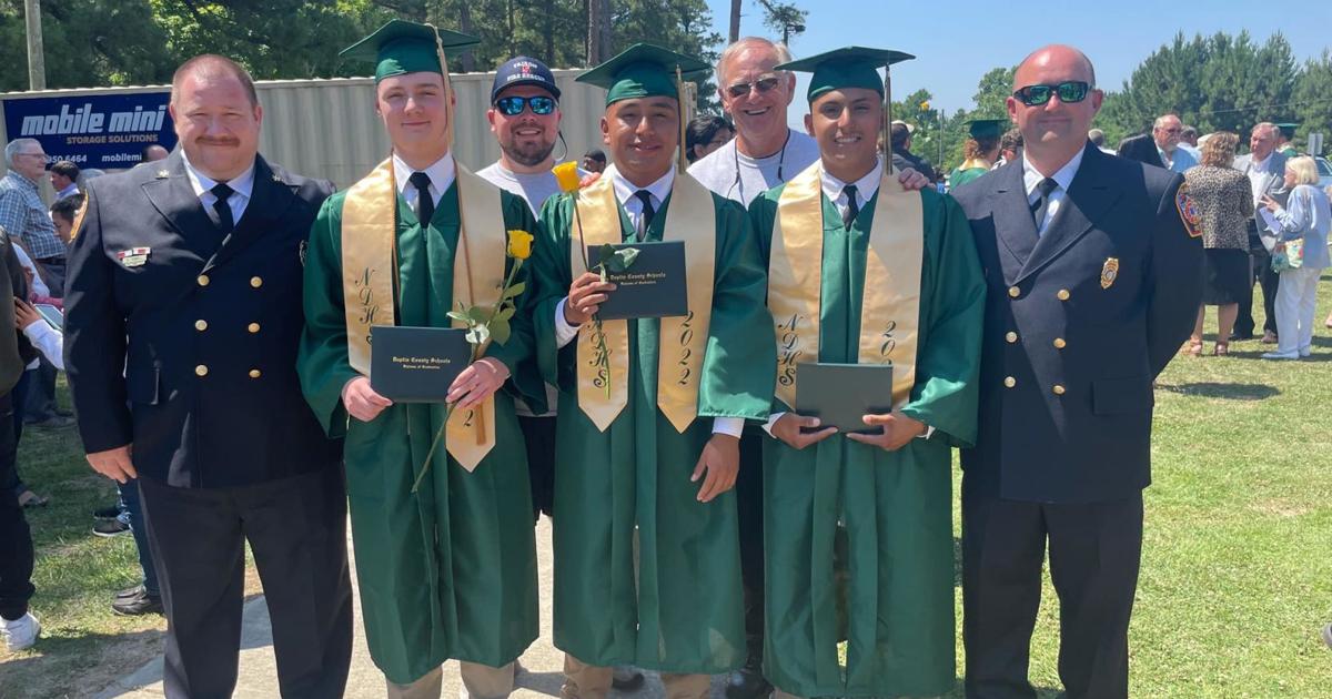 North Duplin Jr/Sr High School seniors turn their tassels Multimedia