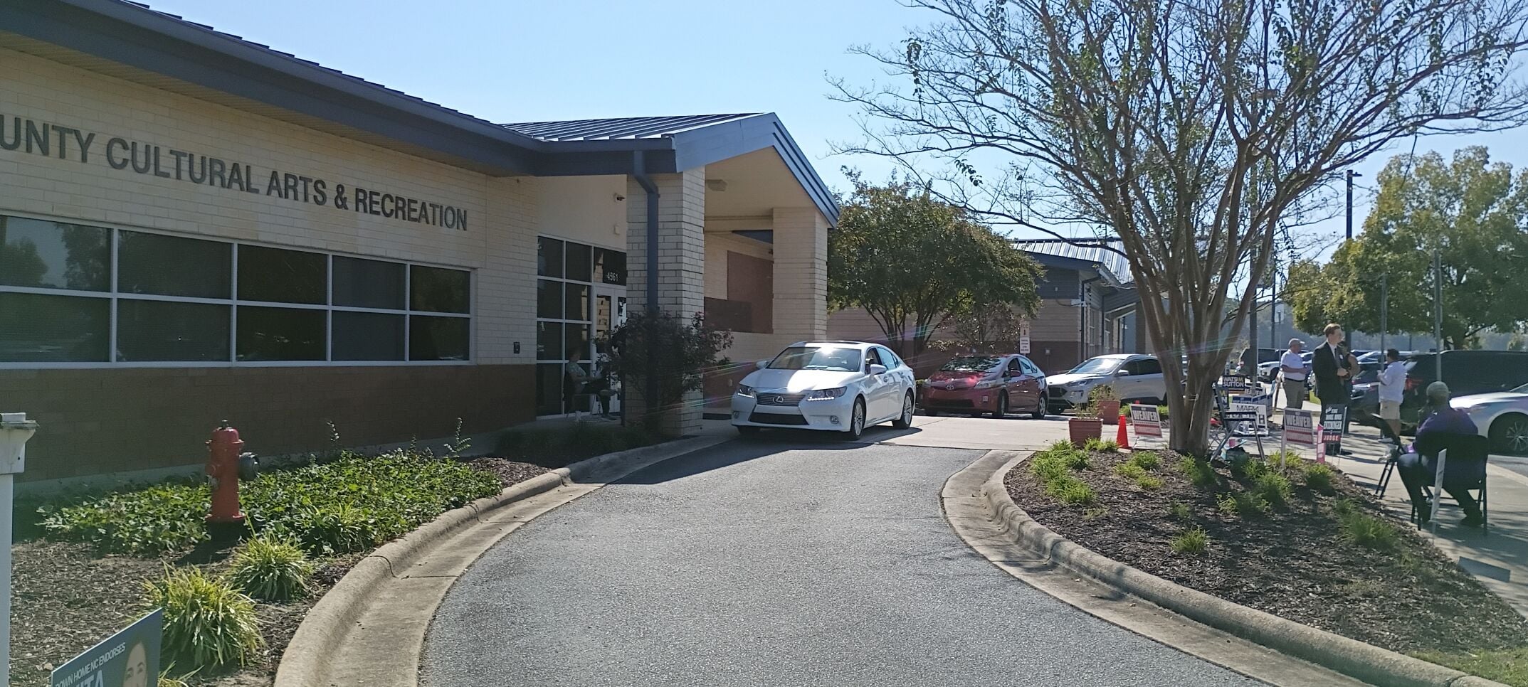 Early voting draws large crowd on the first day | Local News ...