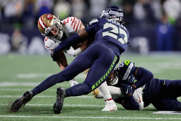 49ers star RB Christian McCaffrey injured in playoff game against Seahawks,  returns in 3rd quarter | Local Sports | reflector.com