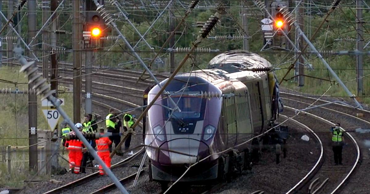 National Two trains collide north of London, killing at least 1 person and seriously injuring dozens