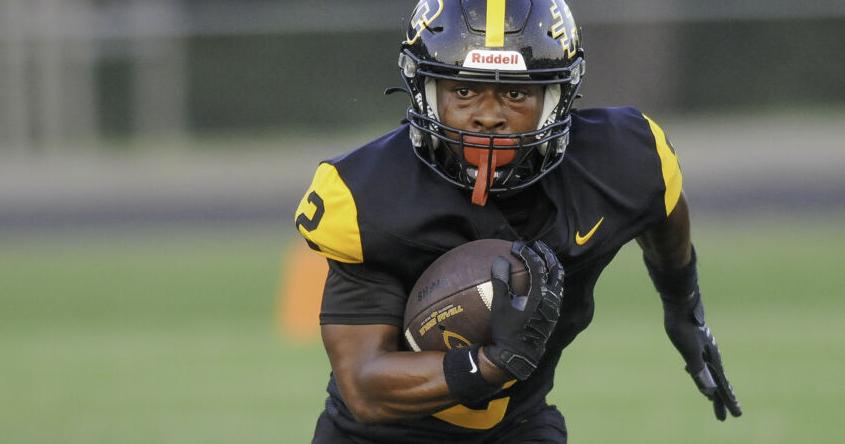 High school football: Vikings endure lightning delays, topple Jags